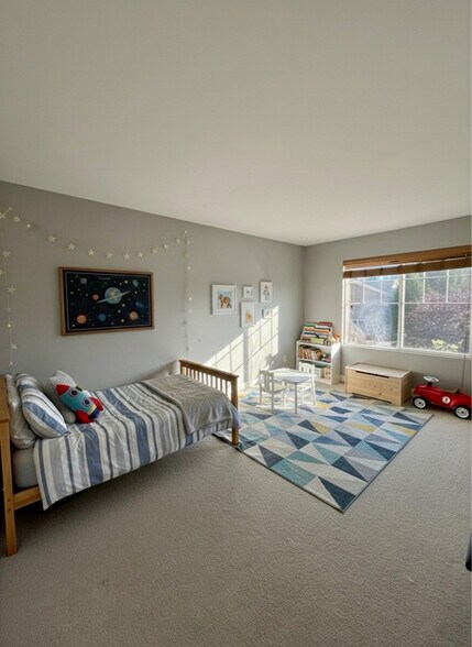 Building Photo - 2404 SE 2nd Ct