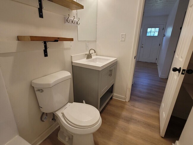 Building Photo - 2BD 1BA Home (Newly Renovated, Yardcare In...