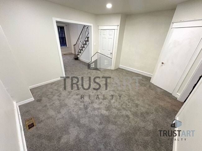 Building Photo - 805 Lindley Ave