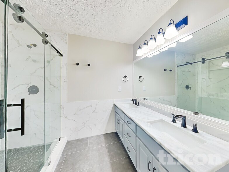 Building Photo - 915 Chapel Hill Dr SE