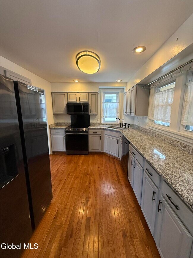 Building Photo - 1960 Eastern Pkwy