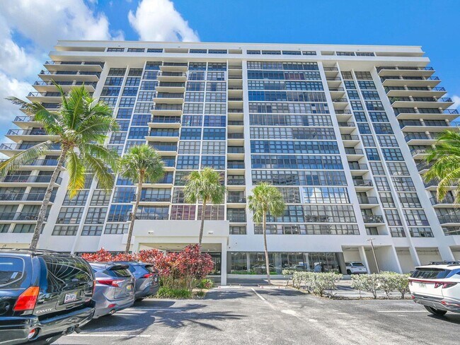 Building Photo - 2049 S Ocean Dr