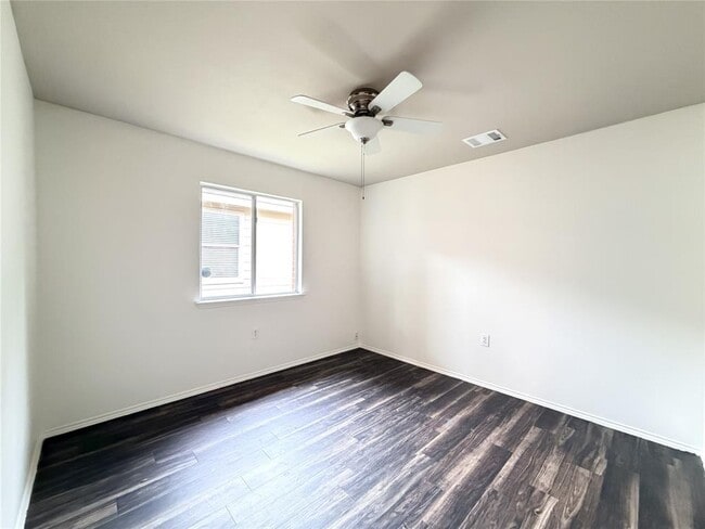 Building Photo - 5216 English Glade Dr