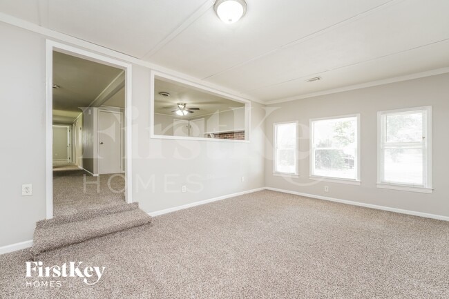 Building Photo - 1038 Adrian Cir SW