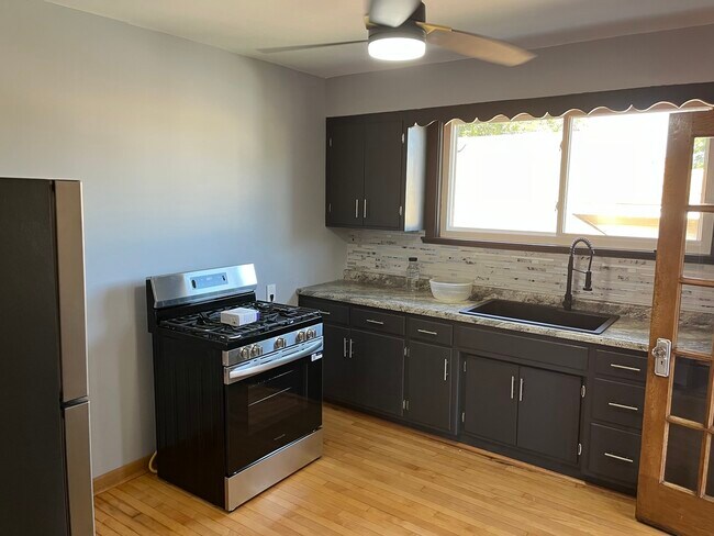 Building Photo - 3049 N Kenneth Ave