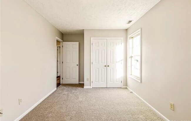 Building Photo - 116 Mosswood Dr