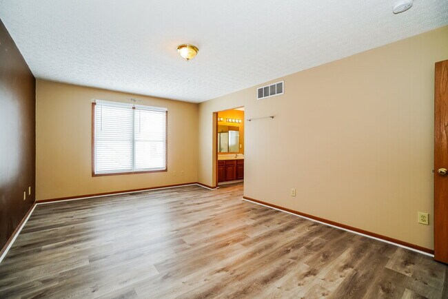 Building Photo - 9400 Magnolia Way