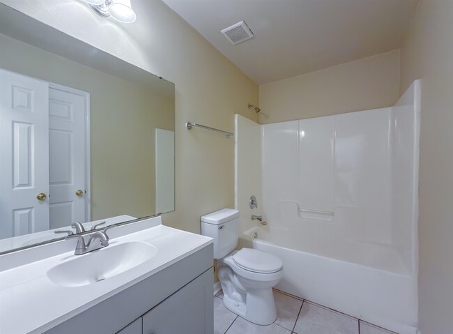 Building Photo - 1558 Devoe St