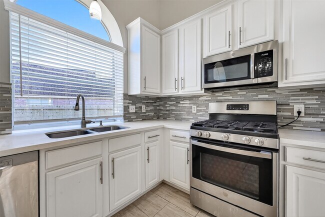 Building Photo - 17711 Shelby Oaks Cir