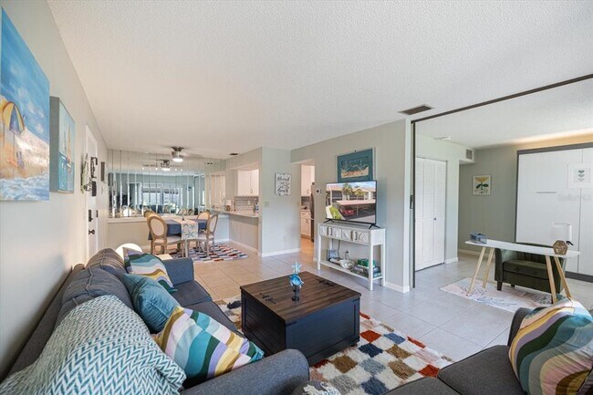 Building Photo - 634 Bird Bay Dr E