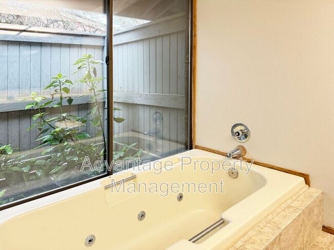 Building Photo - 3698 NW Oleander Pl