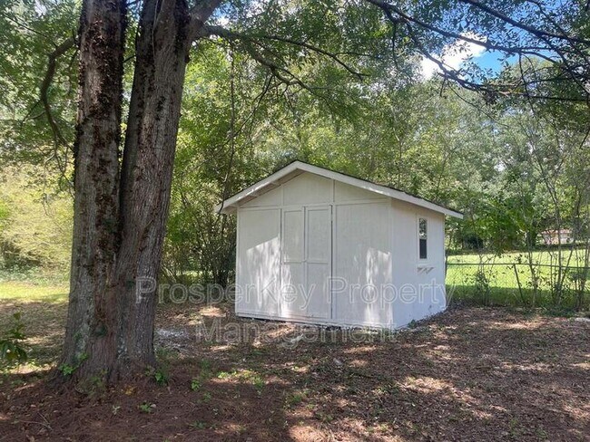 Building Photo - 246 Pinetree Cir