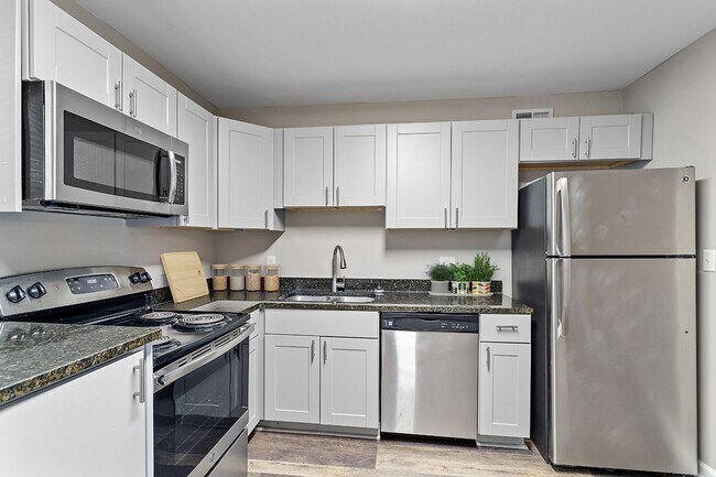 Building Photo - Renovated 2BR/1BA Apts Near Downtown Ralei...