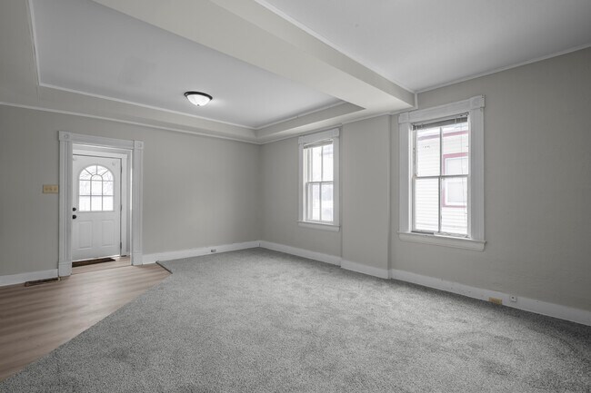 Building Photo - 509 W Baker St