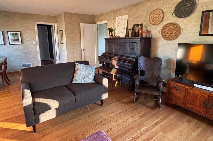 Building Photo - 4416 NE Prescott St