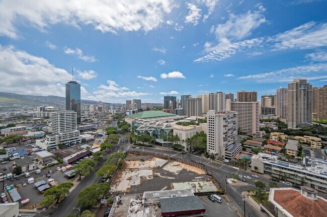 Building Photo - Kapiolani Residence - Great Location, Grea...