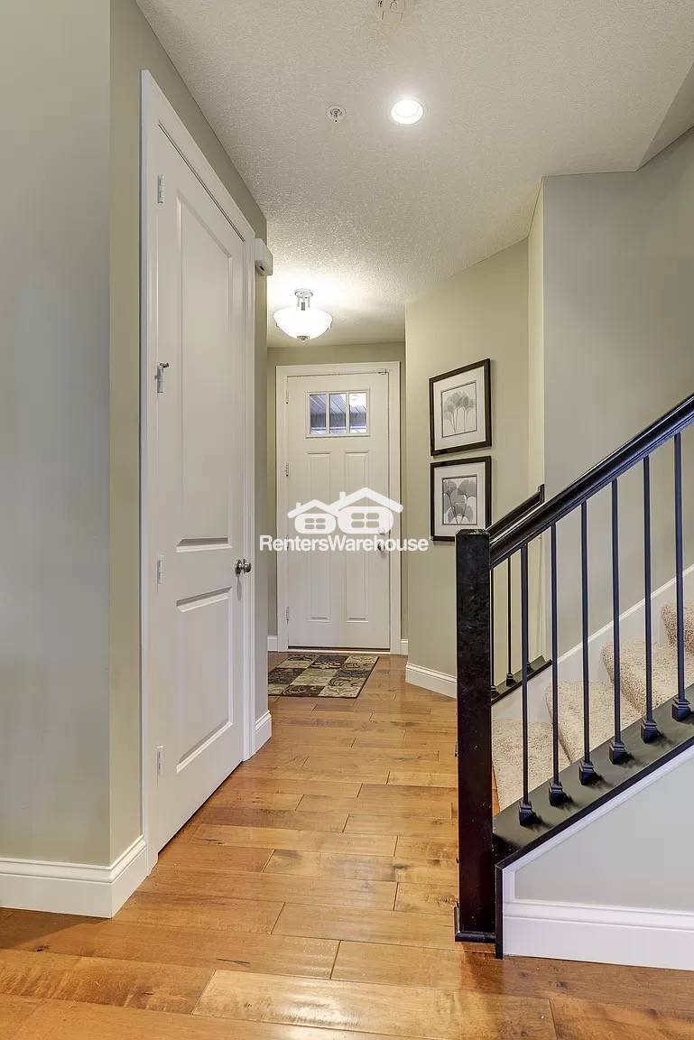 Building Photo - 3081 Countryside Ave