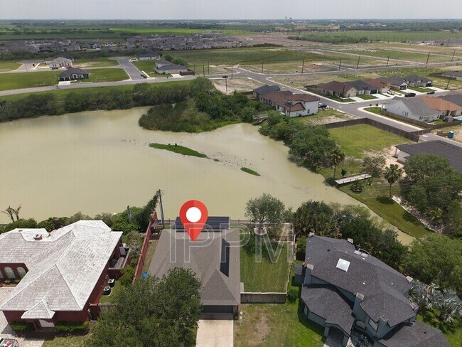 Building Photo - 1813 Lazy Lake Dr