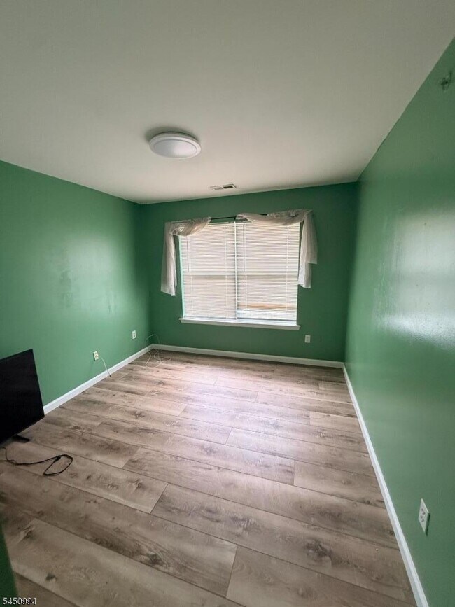 Building Photo - 343 Ventnor Ct