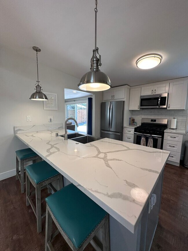 Building Photo - Open Floor Plan in this Stunning 3 bedroom 2 bath home in Imperial Beach!
