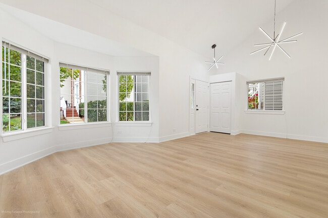 Building Photo - 372 Windsong Ct