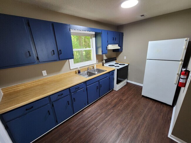Building Photo - 314 Brookside Dr