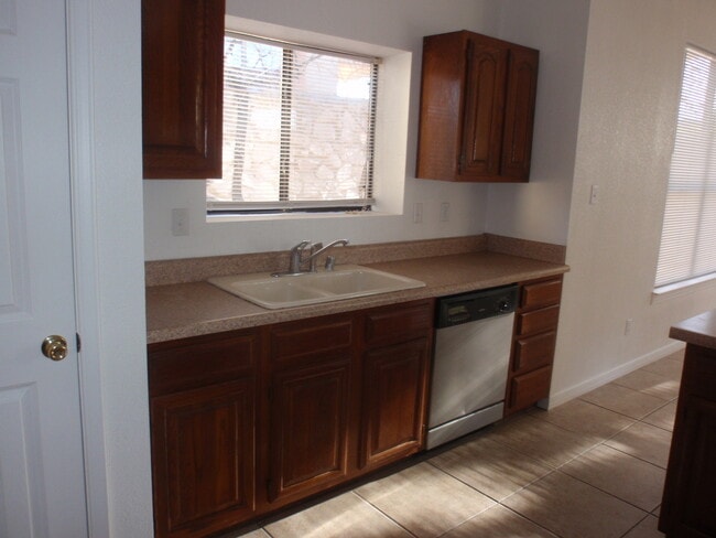 Building Photo - COMING SOON: Three Bedroom Home for Rent