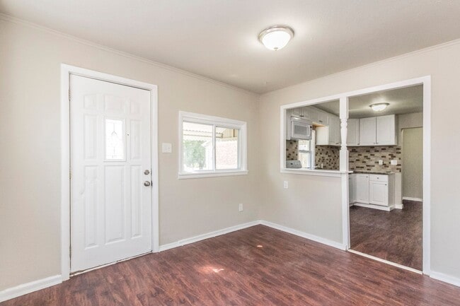 Building Photo - Affordable 1 Bedroom House