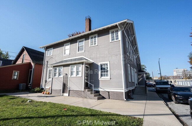 Building Photo - 125 E 17th St