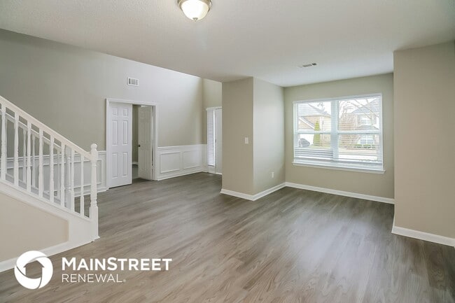 Building Photo - 561 Vaughan Dr