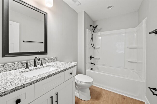 Building Photo - 617 W 39th St