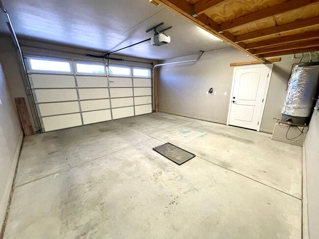 Building Photo - Elegant 3 Bedroom, 2 bathroom Home in Legacy Ranch Neighborhood in Central Kingman!