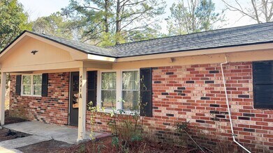 Building Photo - 2 bedroom 1 bath duplex