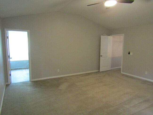 Building Photo - 42 Pinto Trail