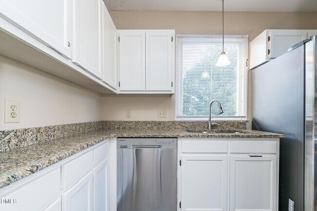 Building Photo - 1021 Brighthurst Dr