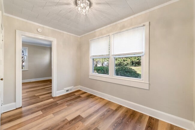 Building Photo - 1015 Martin St