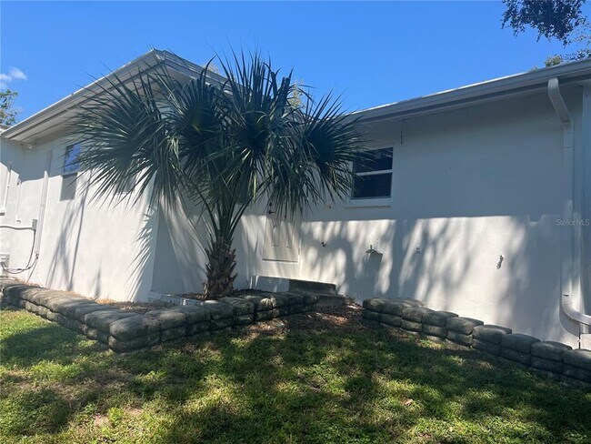 Building Photo - 2017 Rebecca Dr