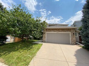 Building Photo - Great Highlands Ranch Home on the Golf Course!