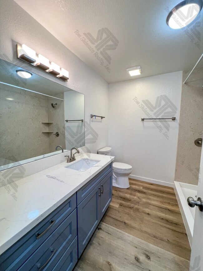 Building Photo - 4 bedroom, 3 bath attached home.