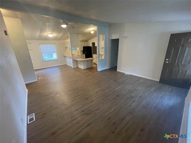 Building Photo - 536 Royal Oak Dr