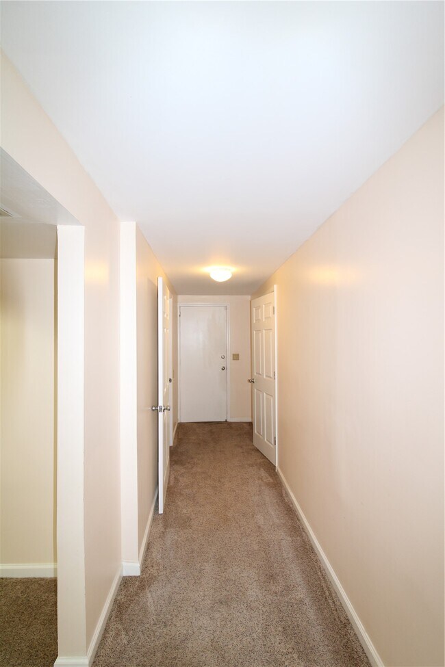 Building Photo - 736 Henry Ave