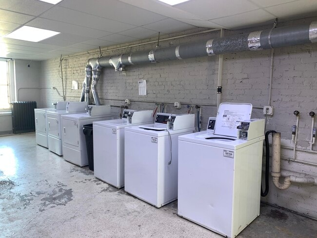 Building Photo - 130 Forest Ave