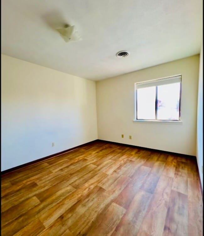 Building Photo - Apartment for Rent - Exclusive Leasing Special