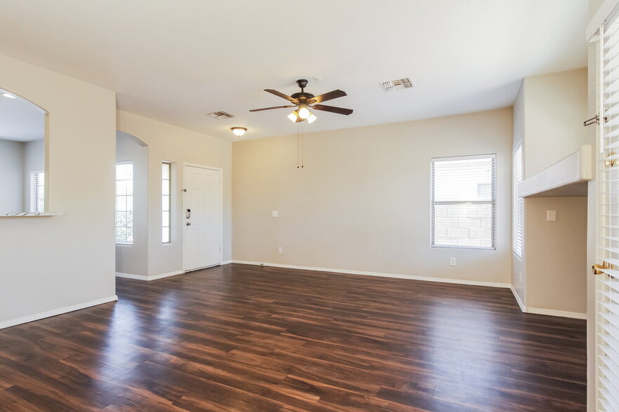 Building Photo - 12917 W Aster Dr