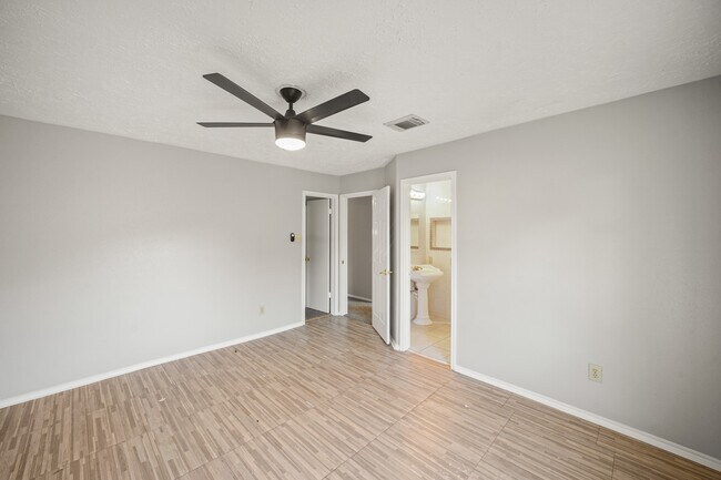 Building Photo - 13431 Klamath Falls Dr