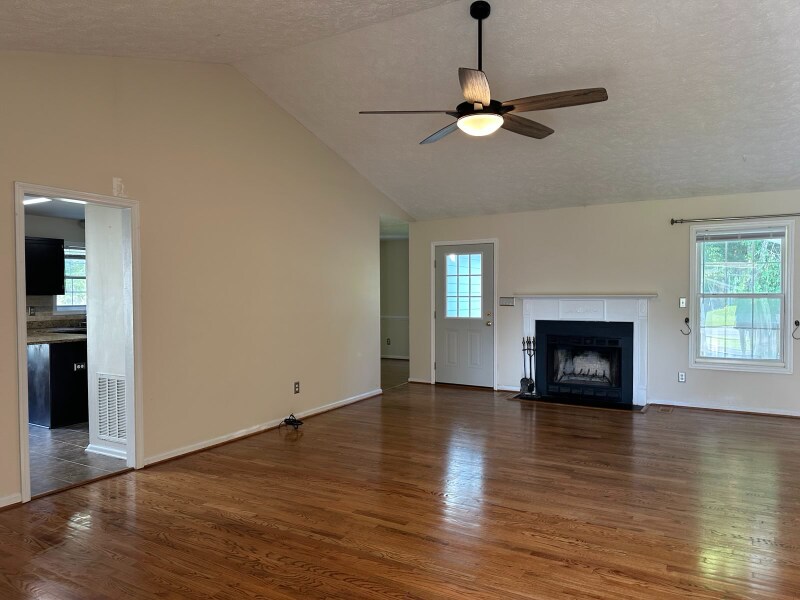 Building Photo - 8400 English Saddle Dr