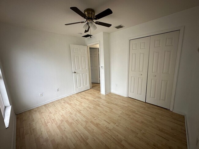 Building Photo - Modern 3-Bedroom Single-Family Home for Re...