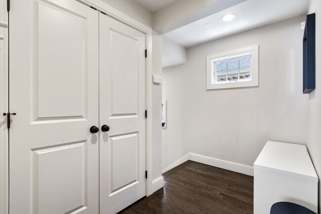 Building Photo - 265 Jackson St