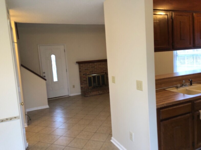 Building Photo - 6714 Woodwedge Dr