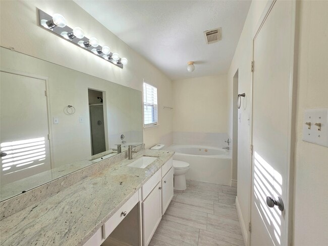 Building Photo - 8126 Golf Green Cir